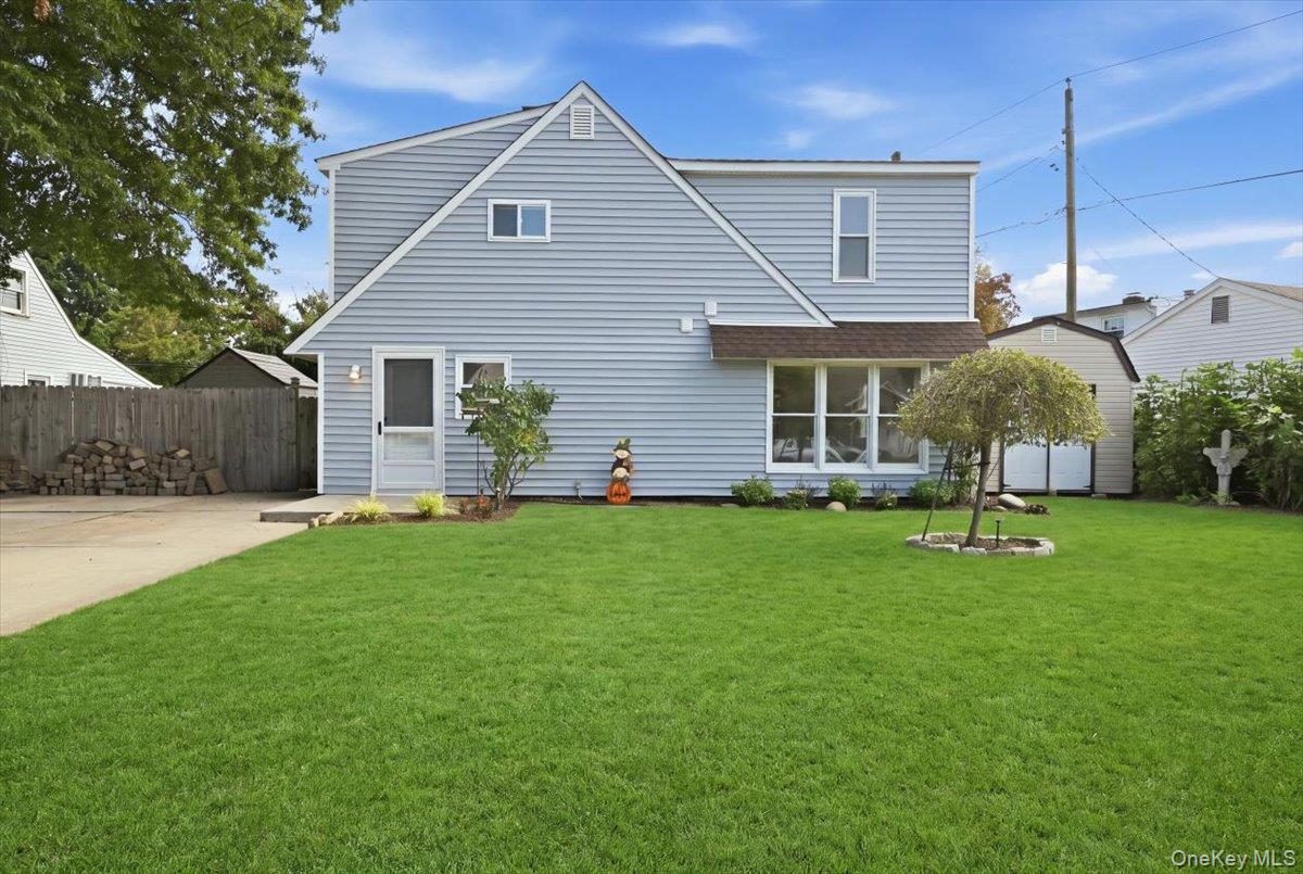 6 Stonecutter Road, Levittown
