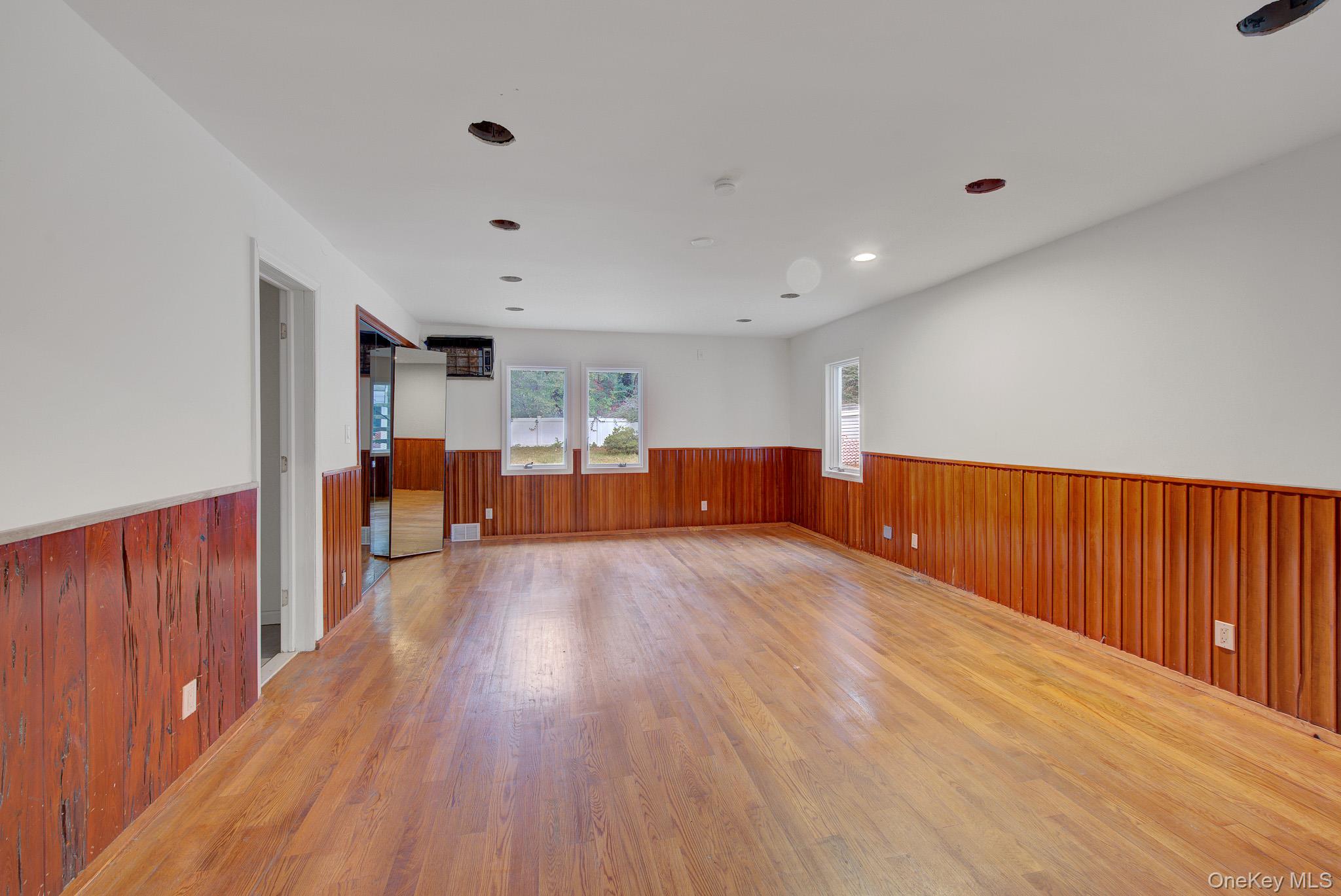 549 Woodbury Road — photo 11