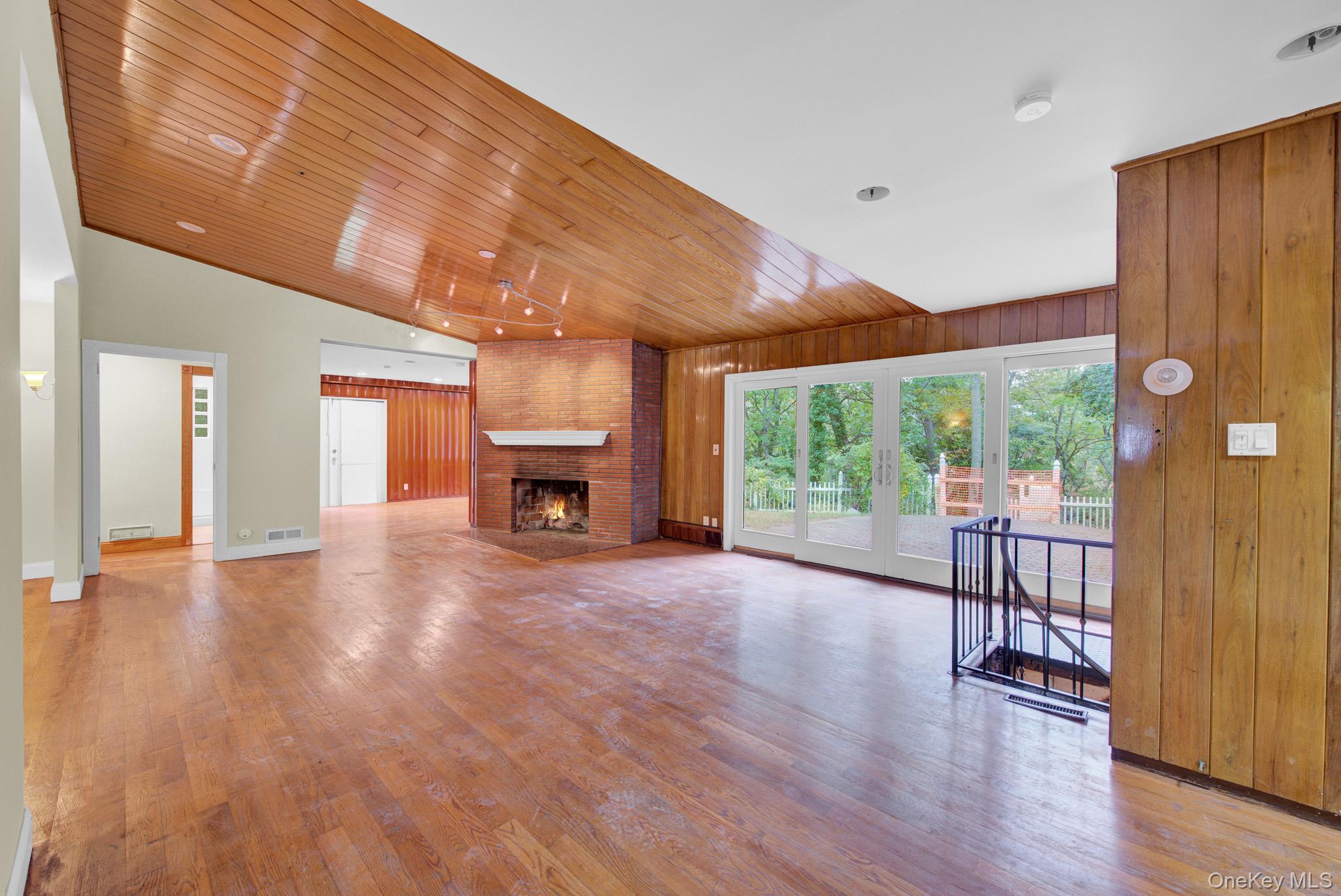 549 Woodbury Road — photo 18