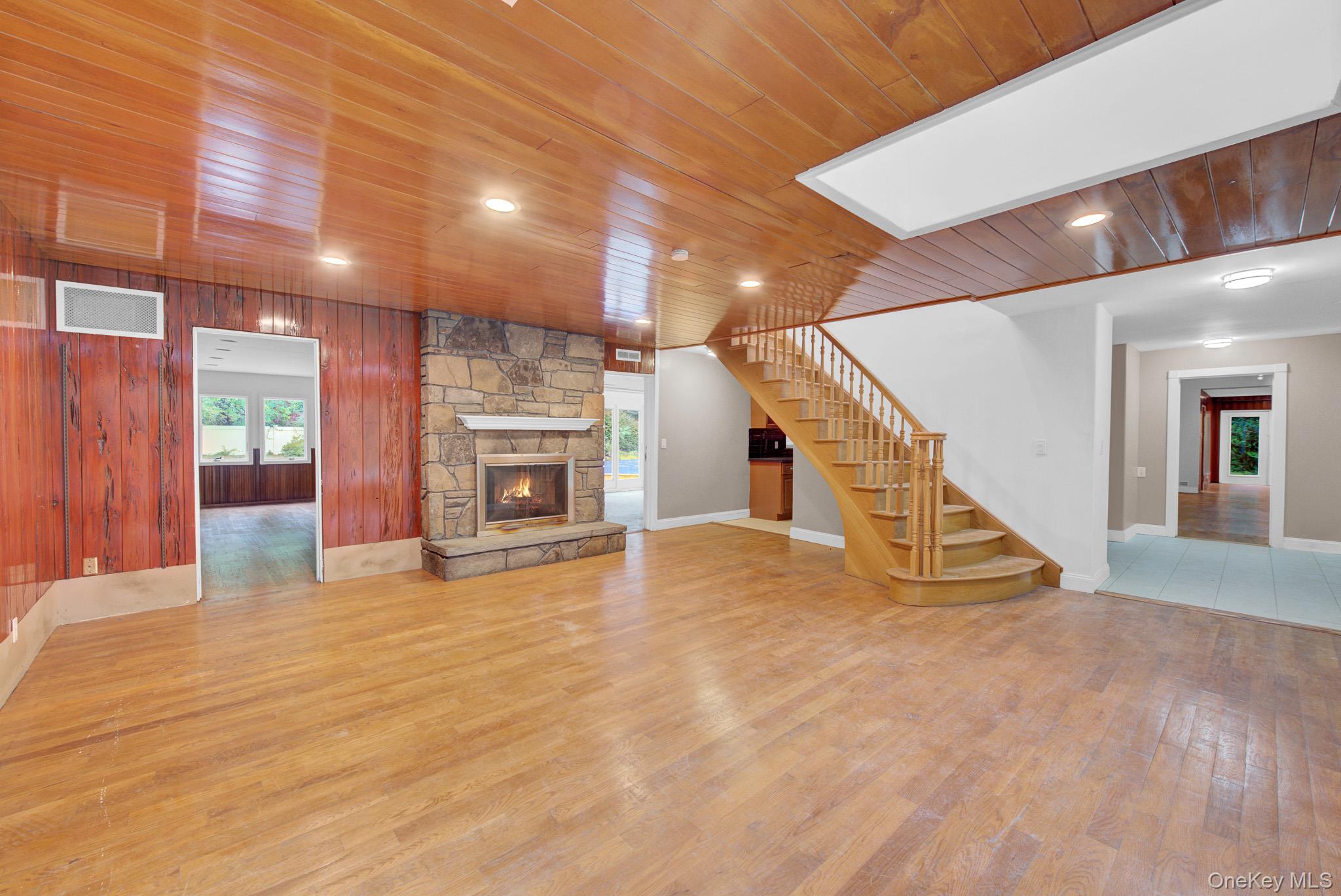 549 Woodbury Road — photo 7