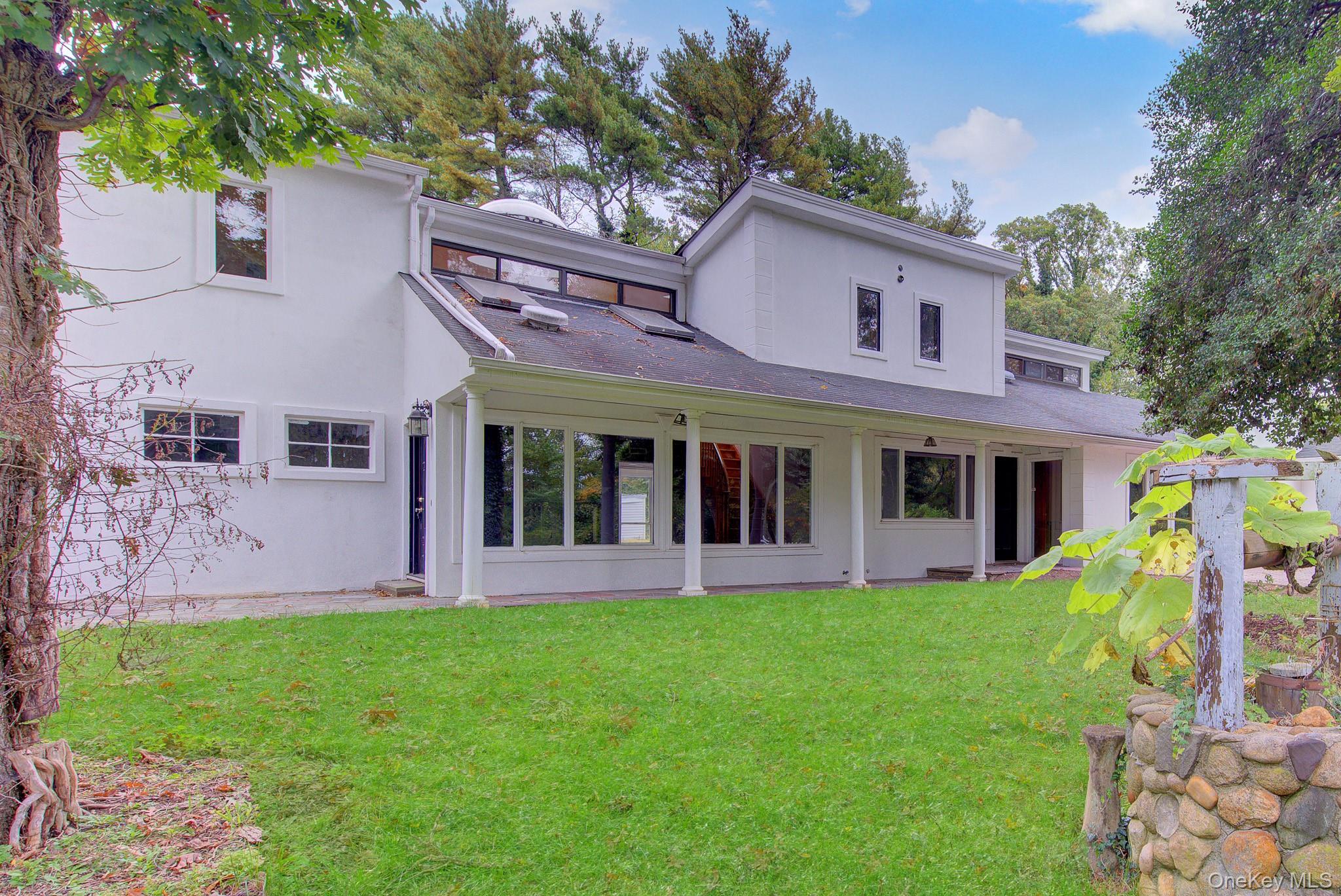 549 Woodbury Road, Cold Spring Harbor
