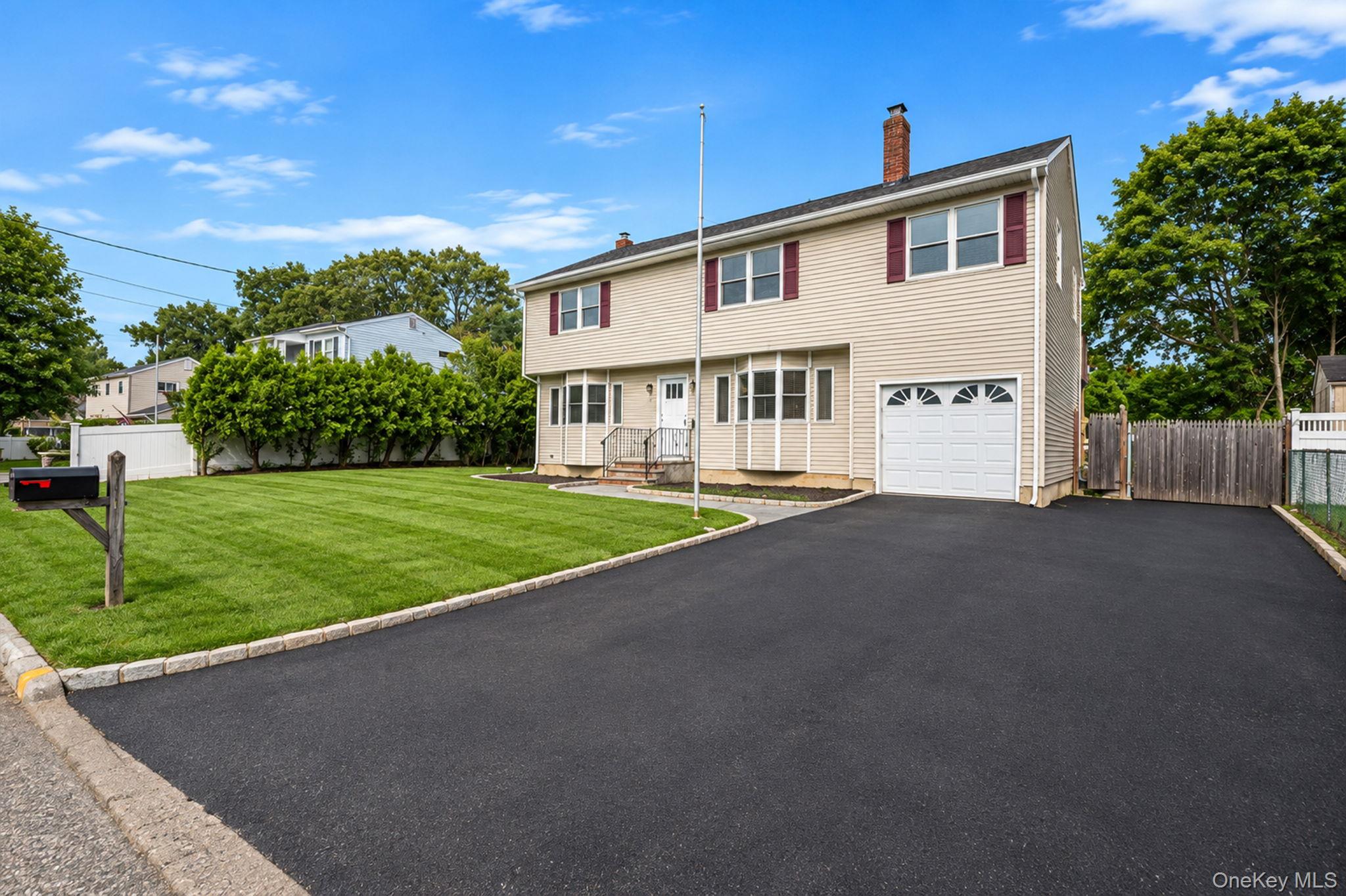 35 Colony Road, Port Jefferson