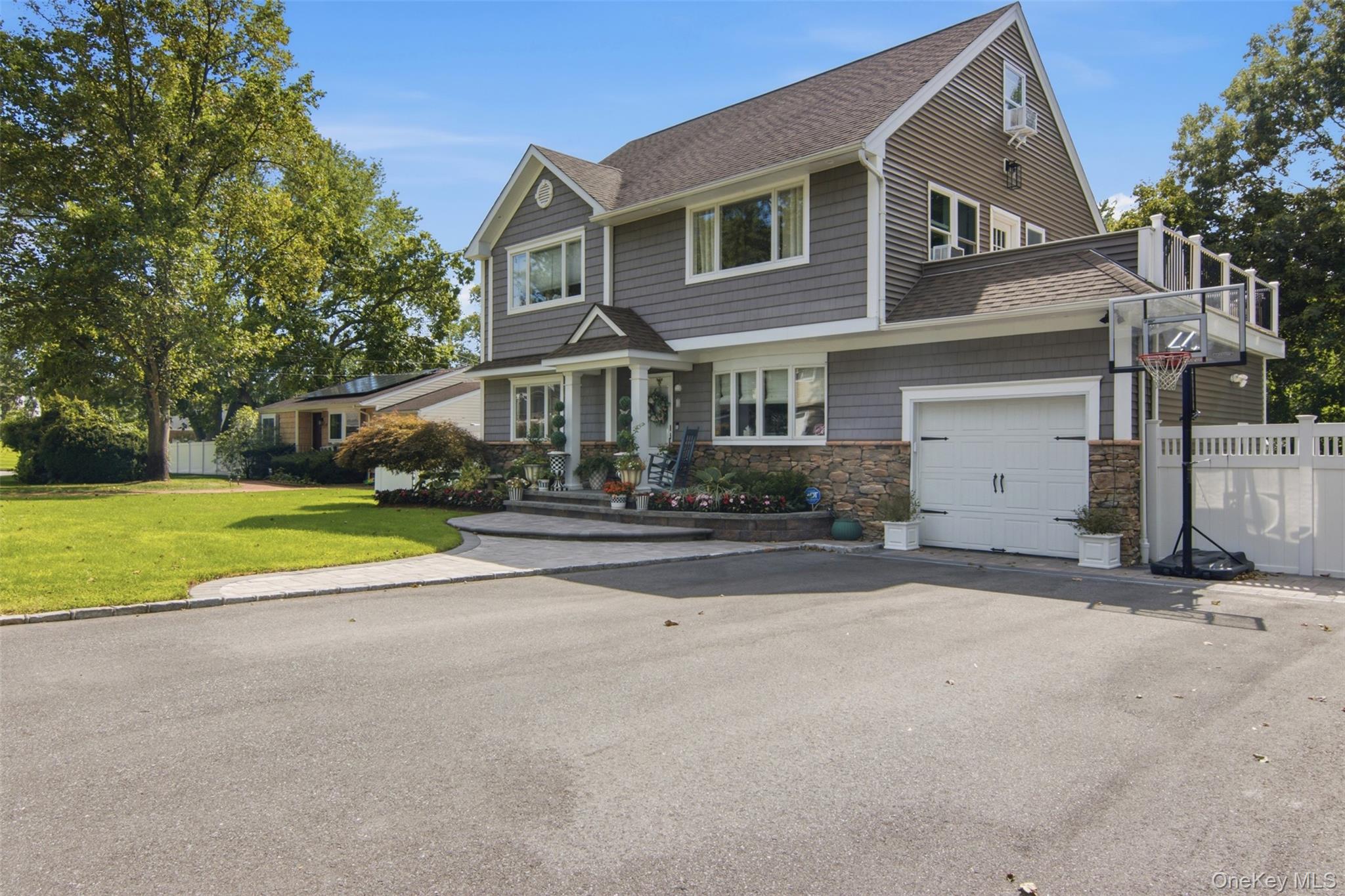 8 Glen Way, Lake Grove