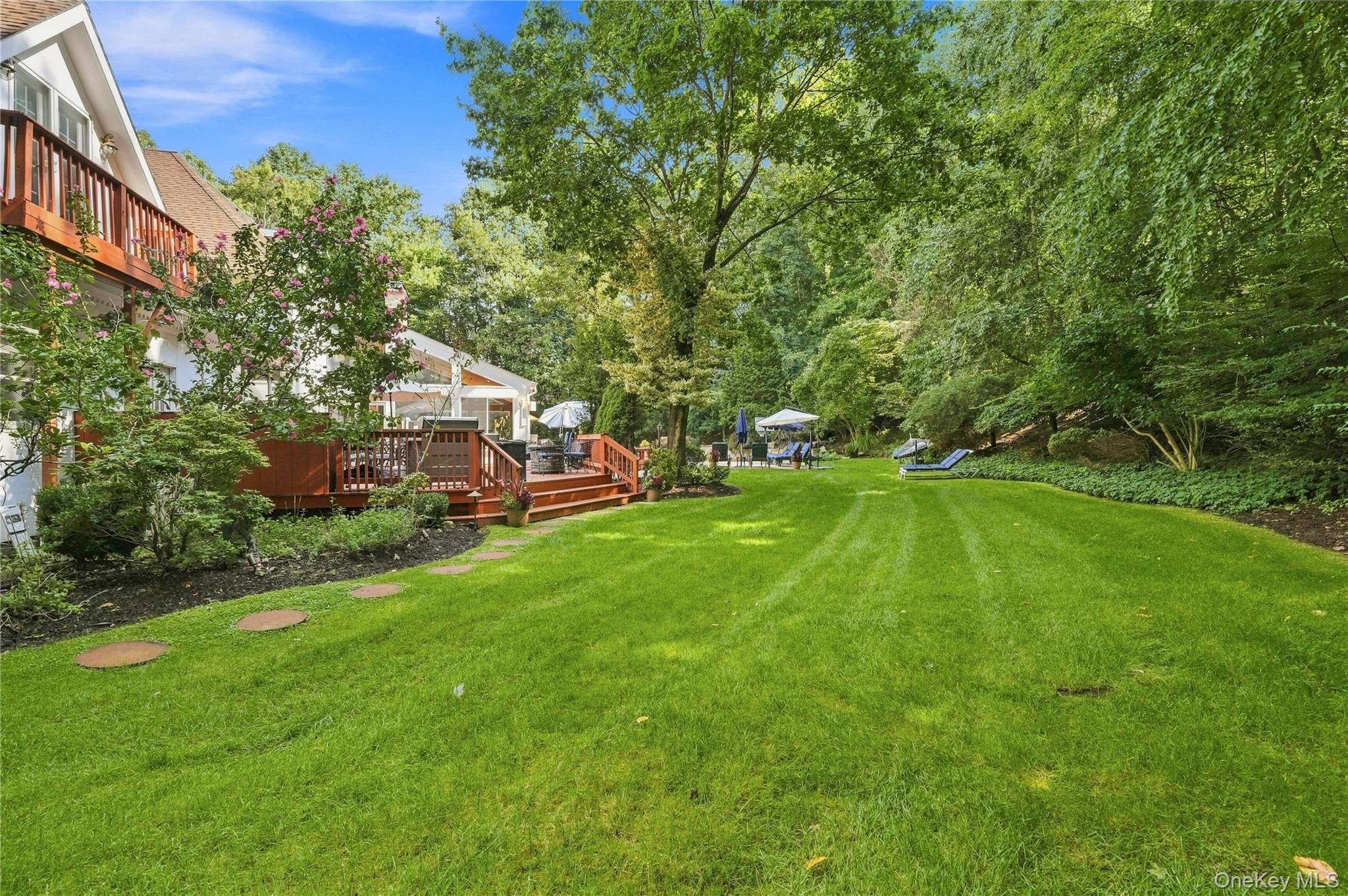 9 Swan Place — photo 43