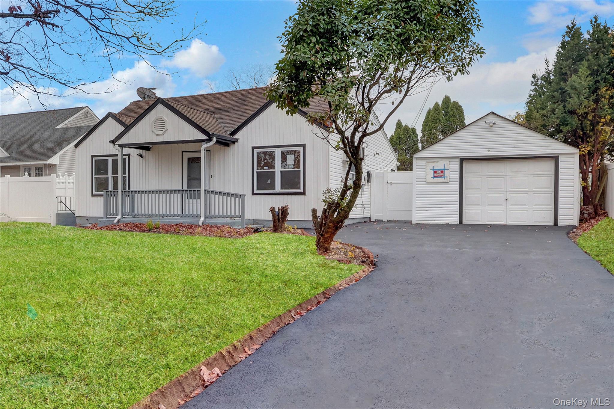 12 Carlls Path, North Babylon