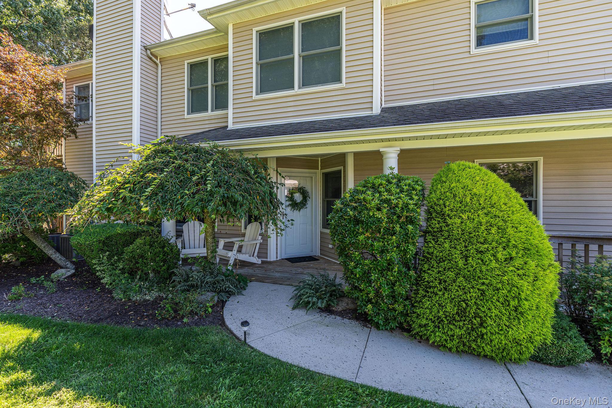 606 Willow Pond Drive #606, Riverhead