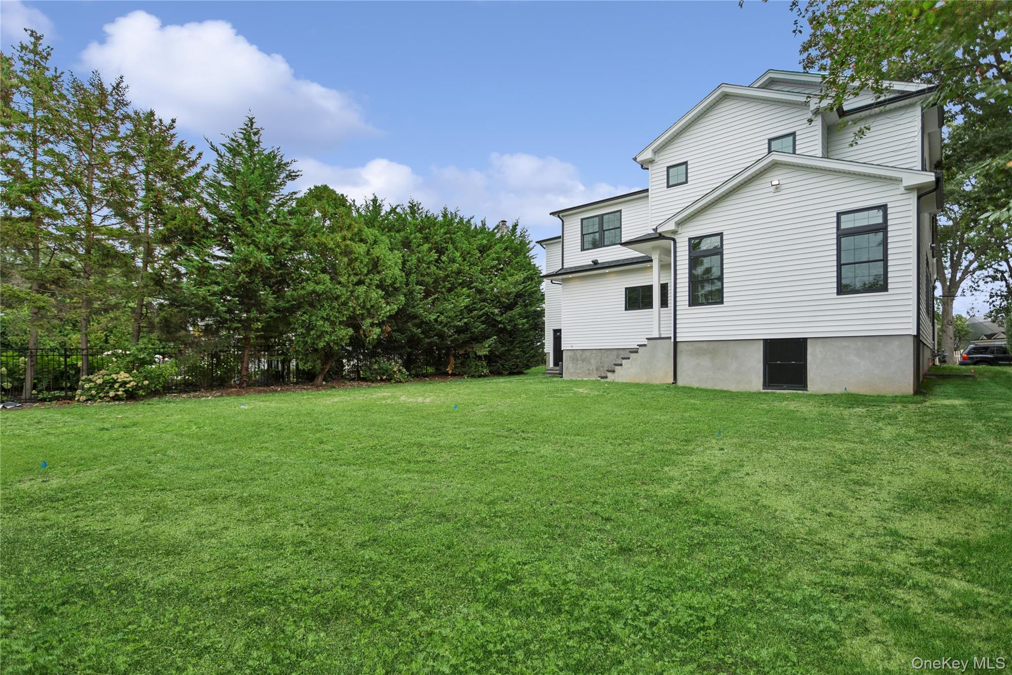 1438 Dewey Avenue — photo 4