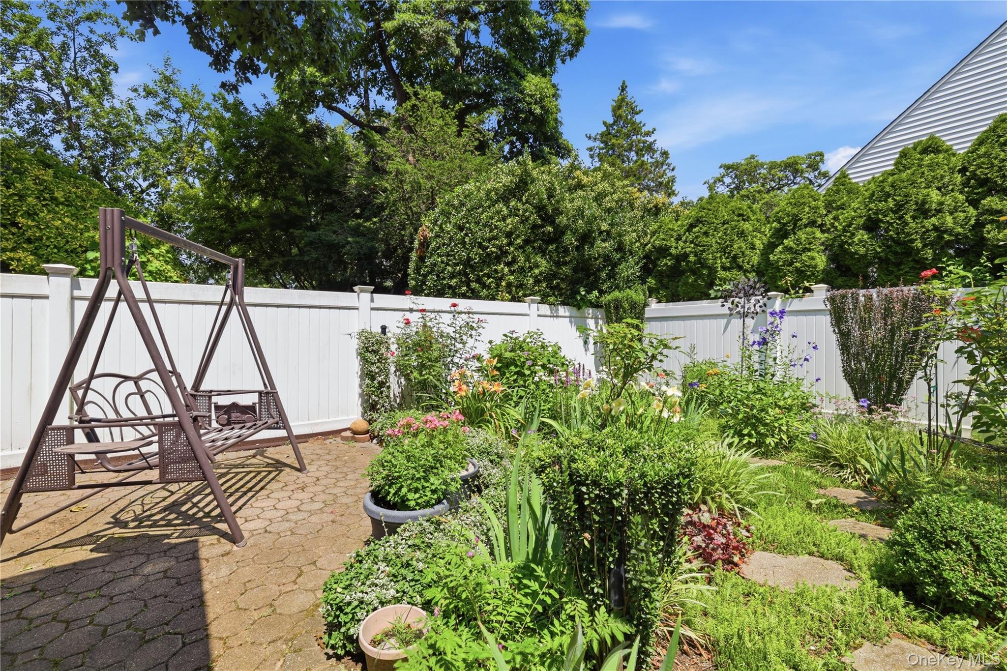 1 Beech Court — photo 2