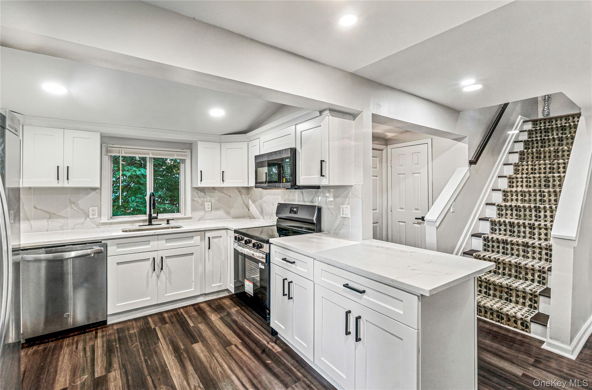 155 Moriches Avenue — photo 5