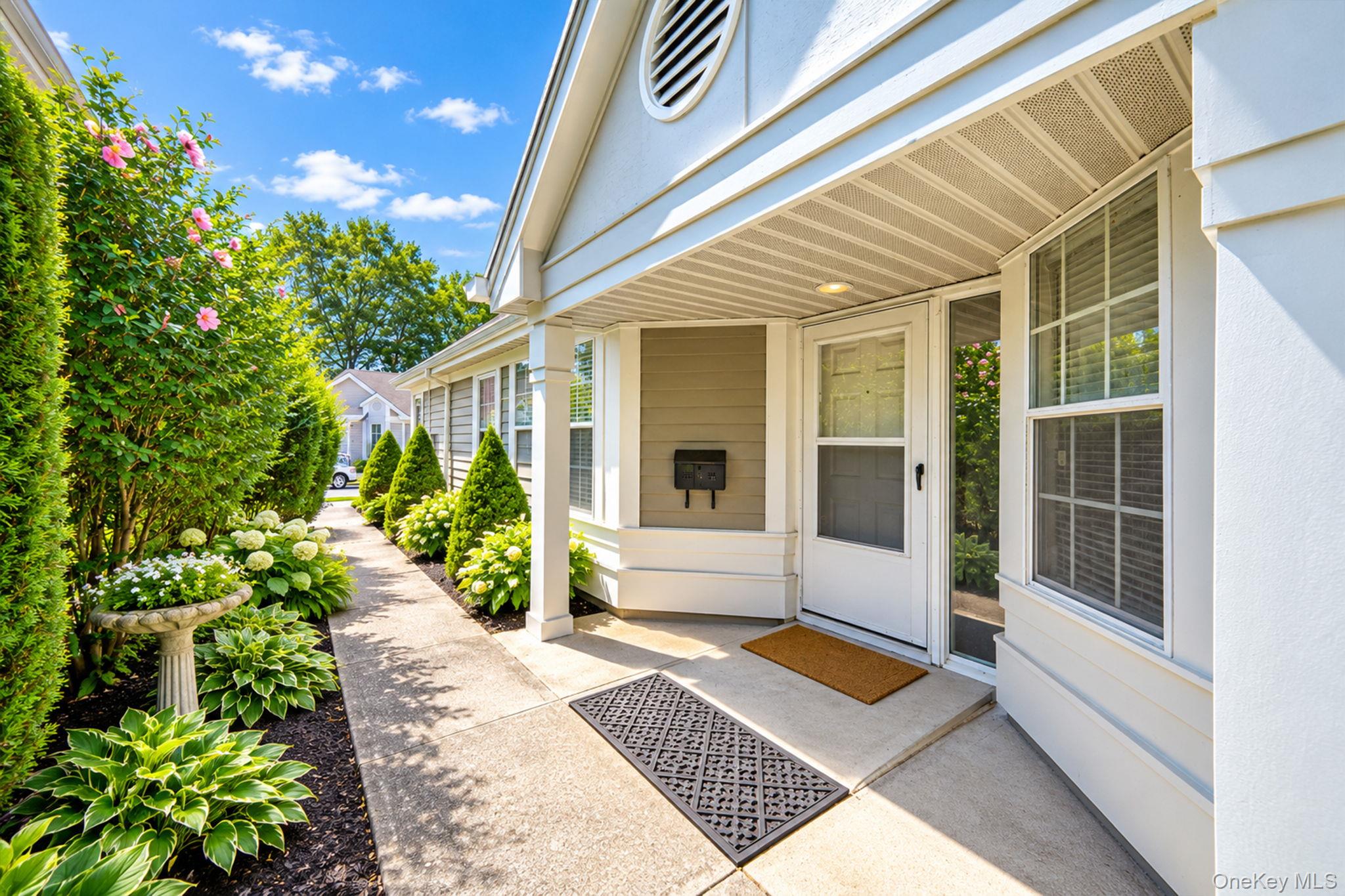 20 Wainscott Court — photo 2