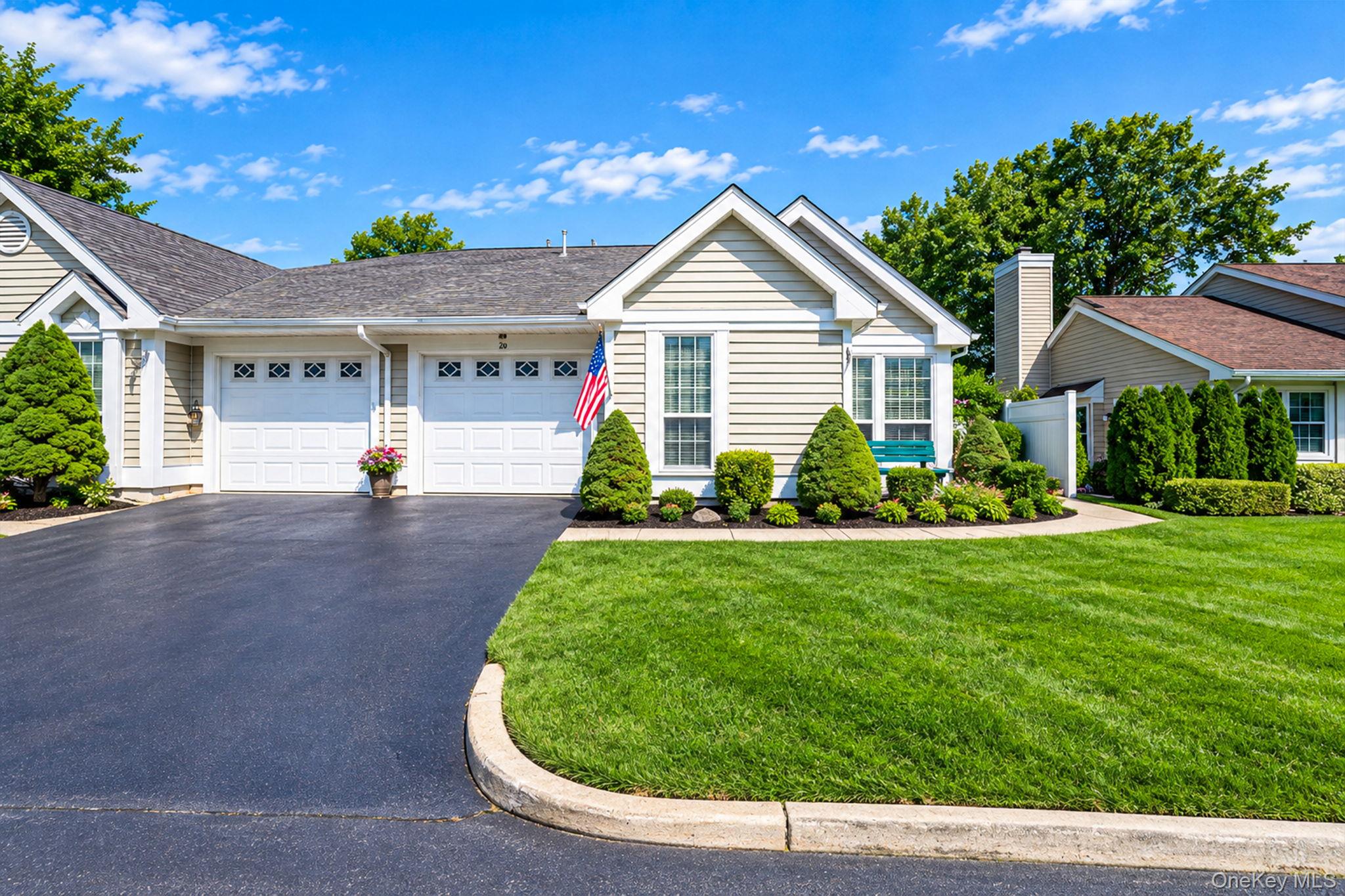 20 Wainscott Court, Ridge