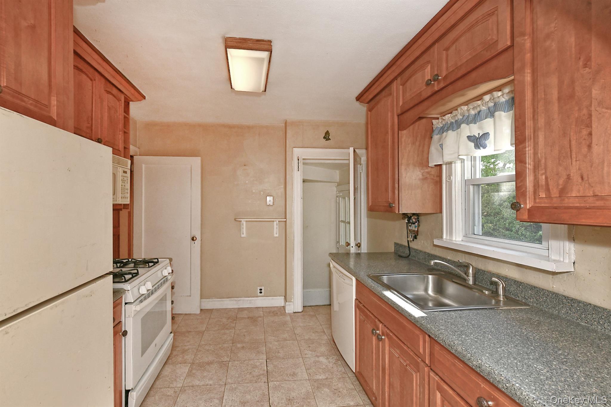 12 Hull Avenue — photo 13