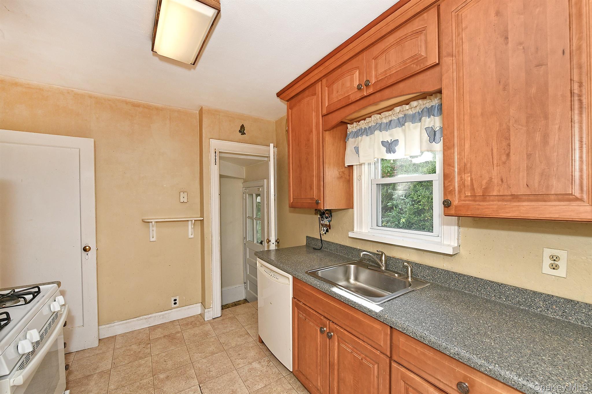 12 Hull Avenue — photo 14