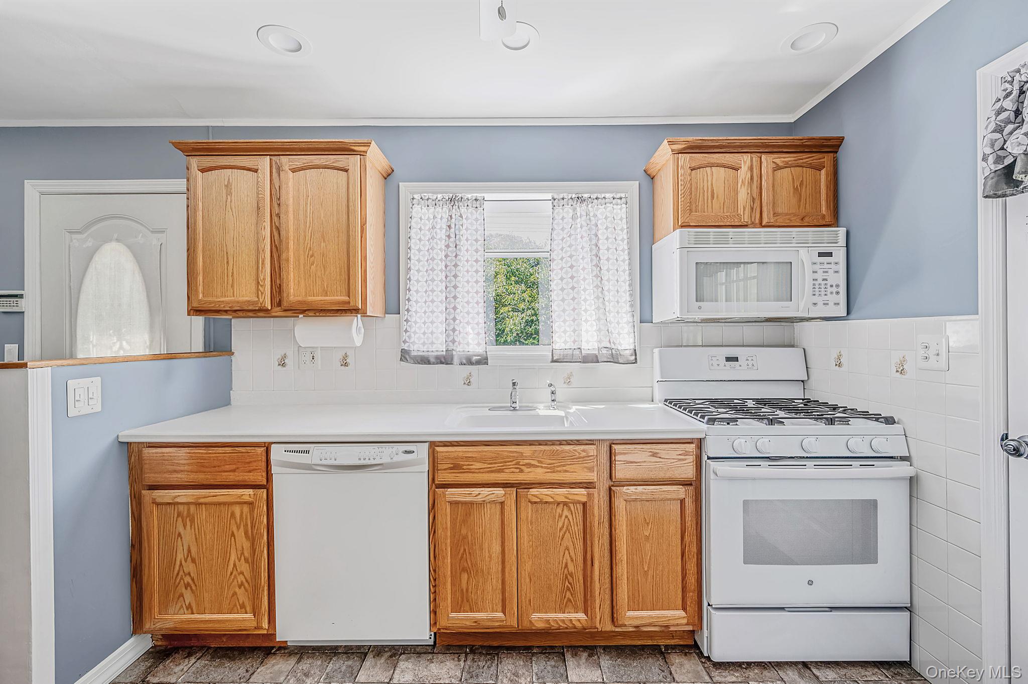152 Grand Avenue — photo 4