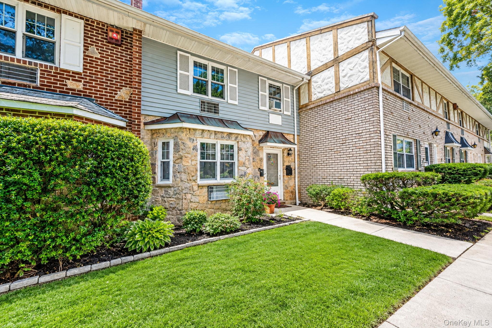 11 Glen Hollow Drive #D7 — photo 3