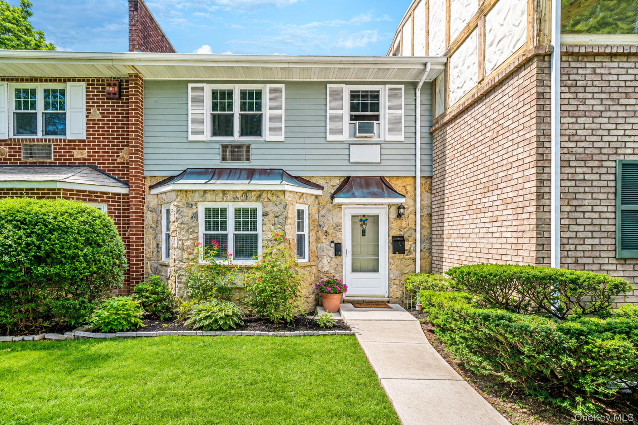 11 Glen Hollow Drive #D7, Holtsville