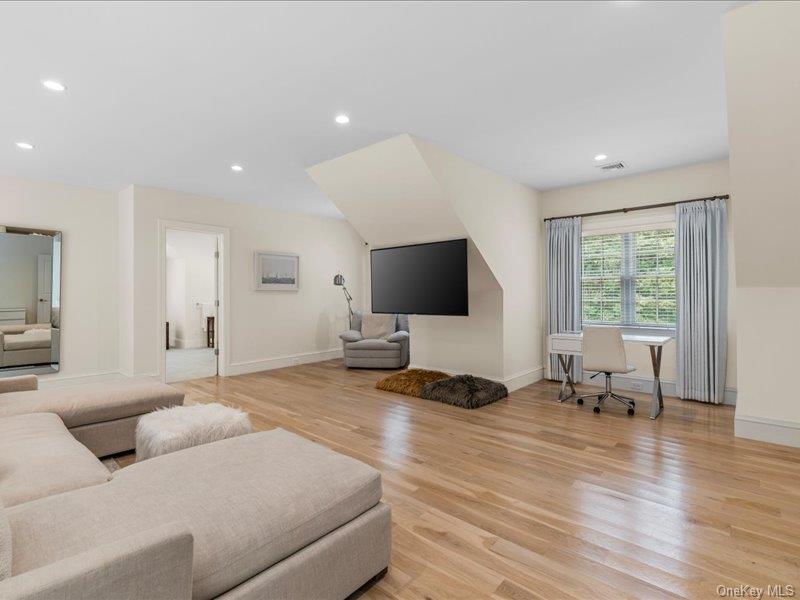 421 Edge of Woods Road — photo 19