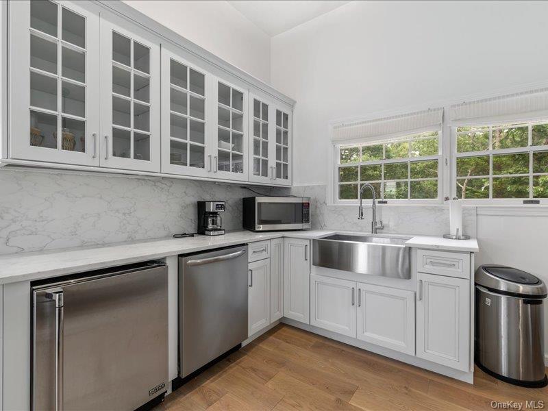 421 Edge of Woods Road — photo 38