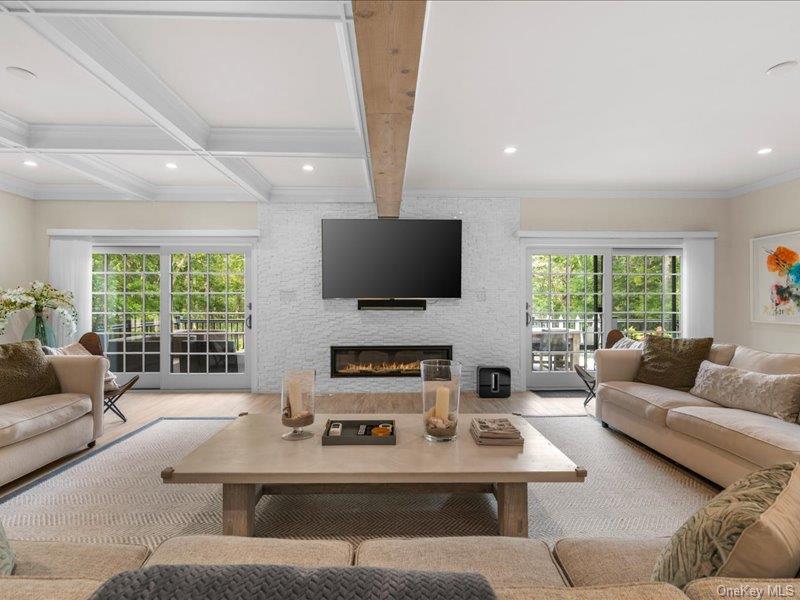 421 Edge of Woods Road — photo 4