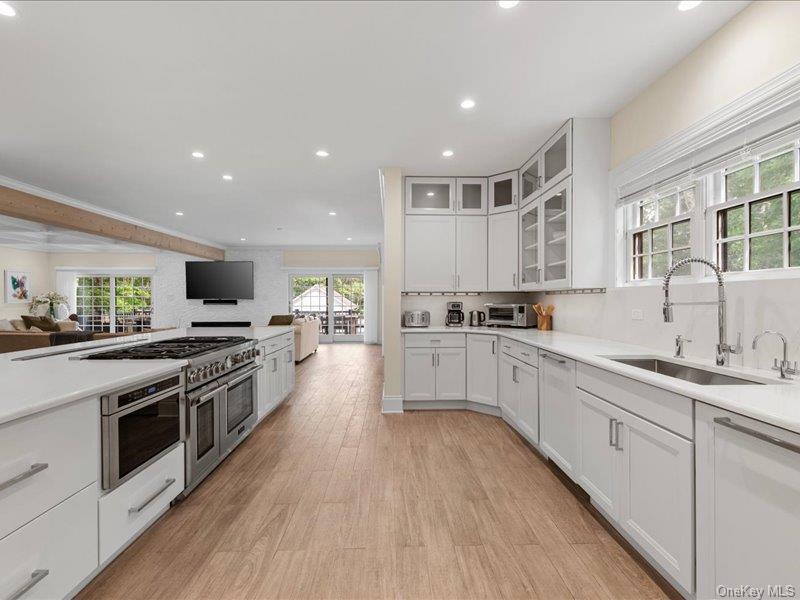421 Edge of Woods Road — photo 9