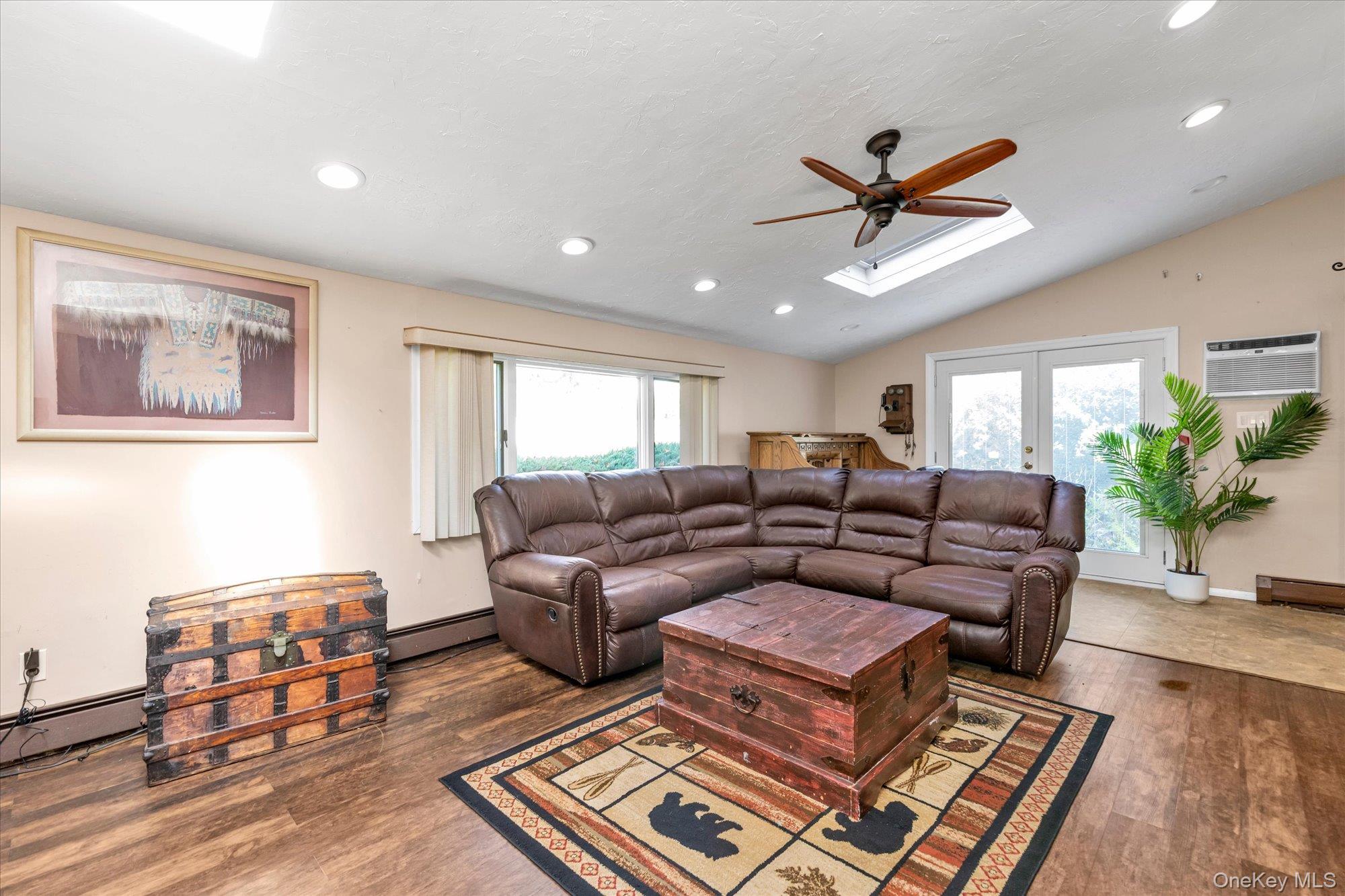 157 Land Lane — photo 9