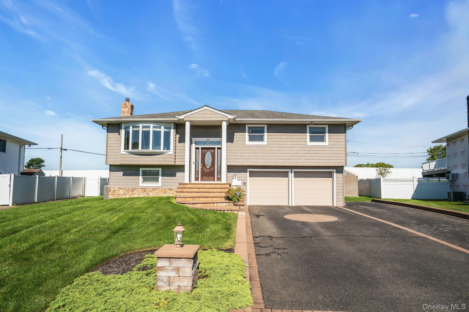 25 Heather Crescent, Commack