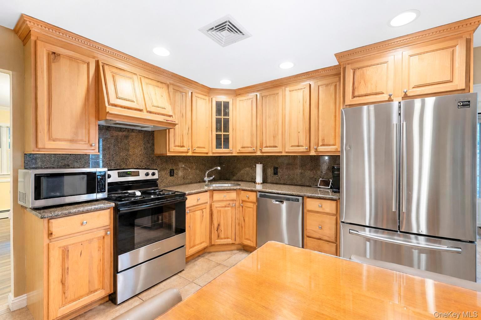 124 Bayview Drive — photo 3