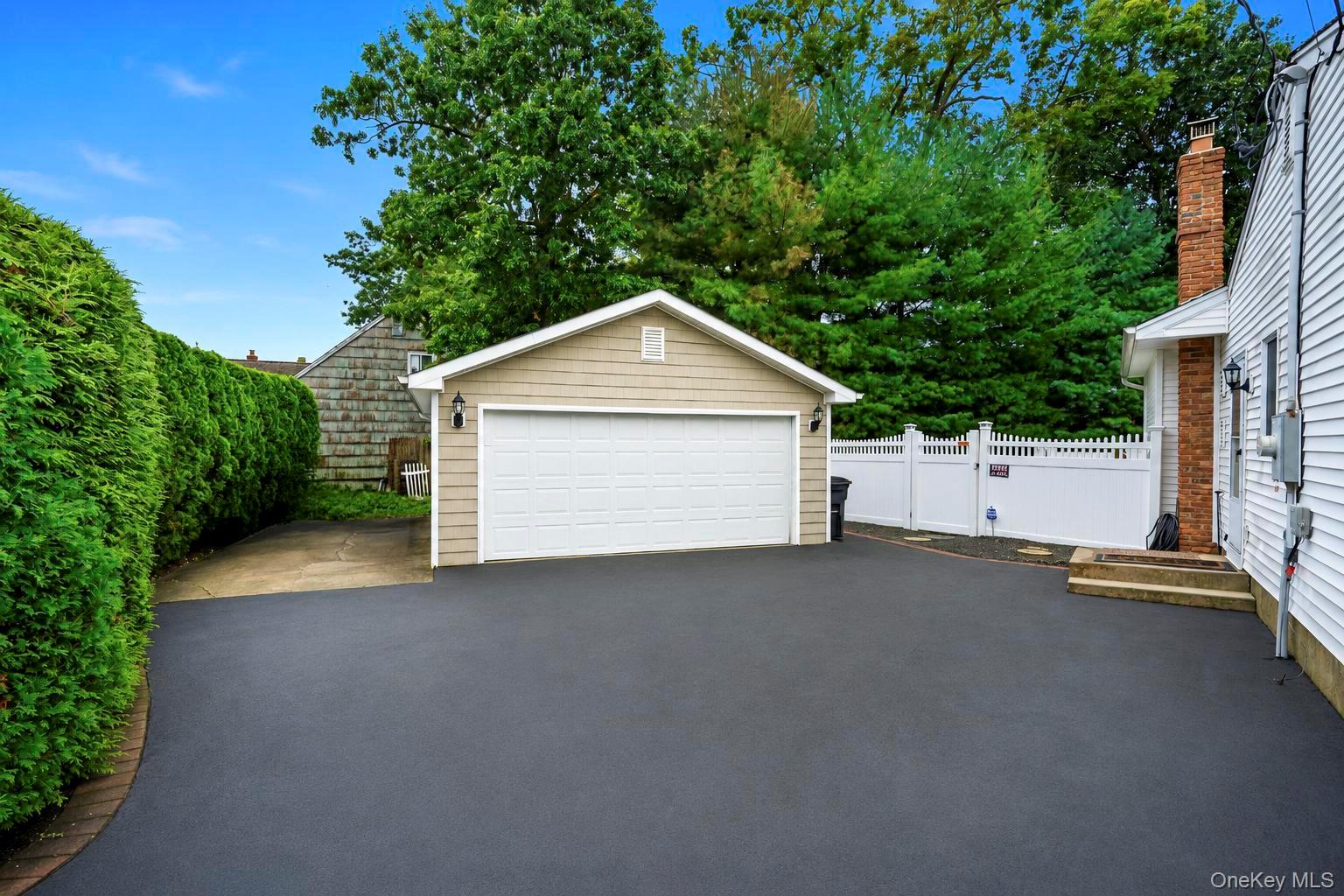 124 Bayview Drive — photo 40