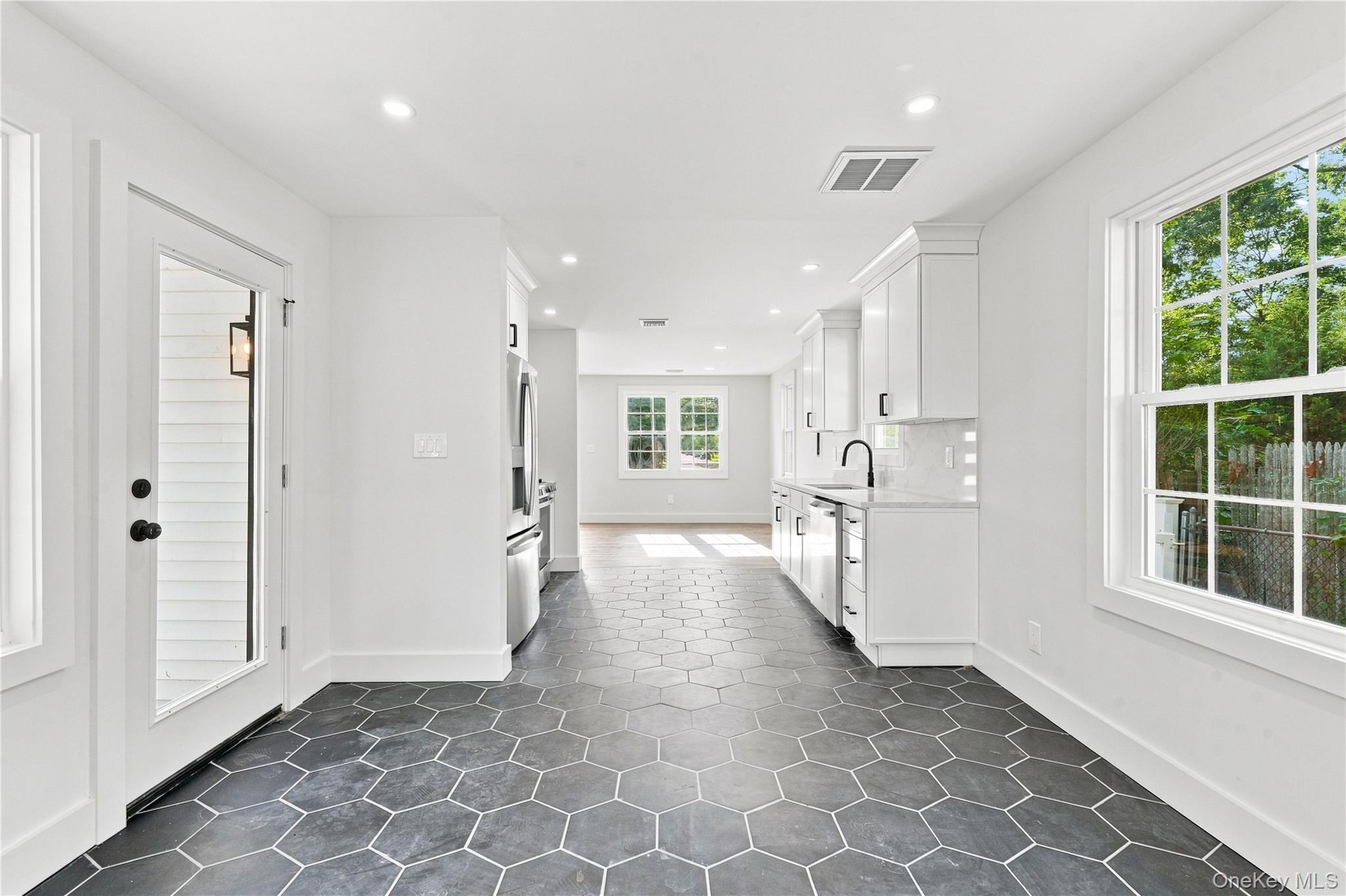 13 Campbell Lane — photo 14