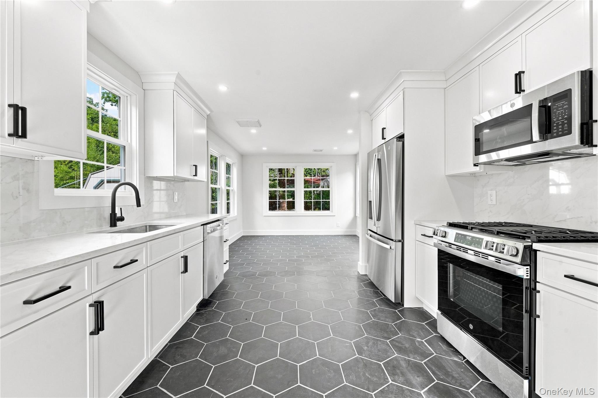 13 Campbell Lane — photo 9