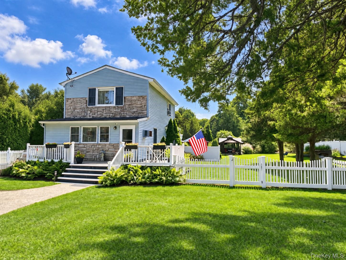 32 Pine Street, Selden