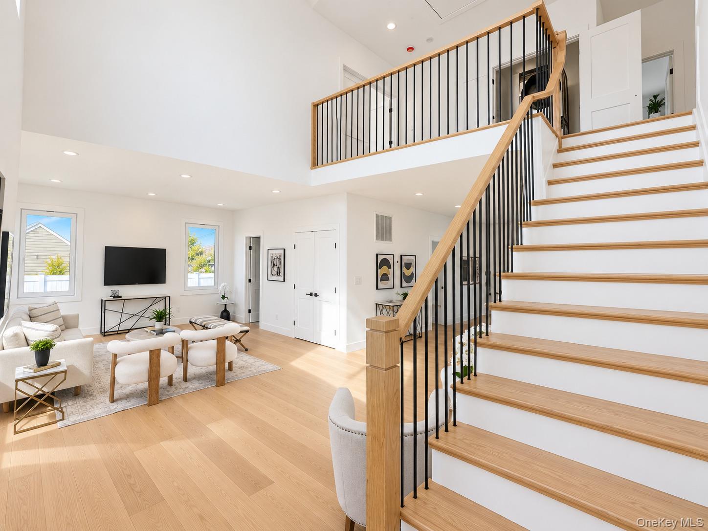 557 Knoll Ct — photo 3