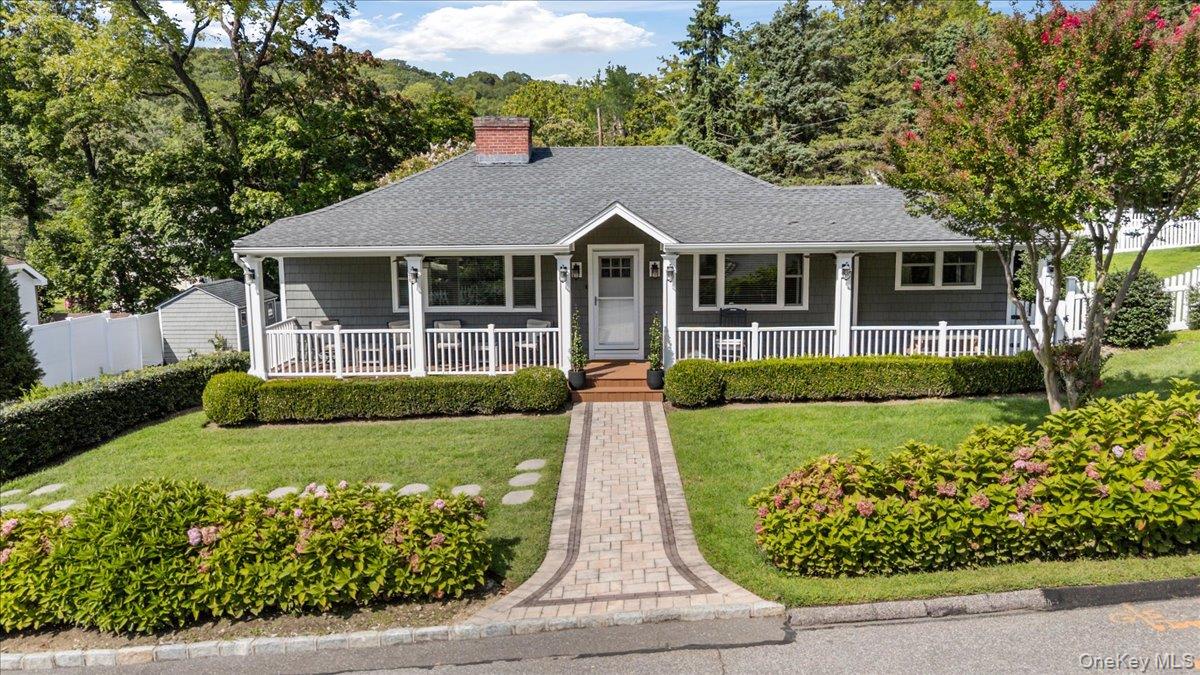 11 Portland Place, Cold Spring Harbor