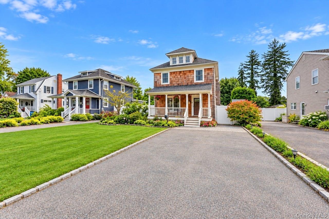 52 Lee Avenue, Patchogue