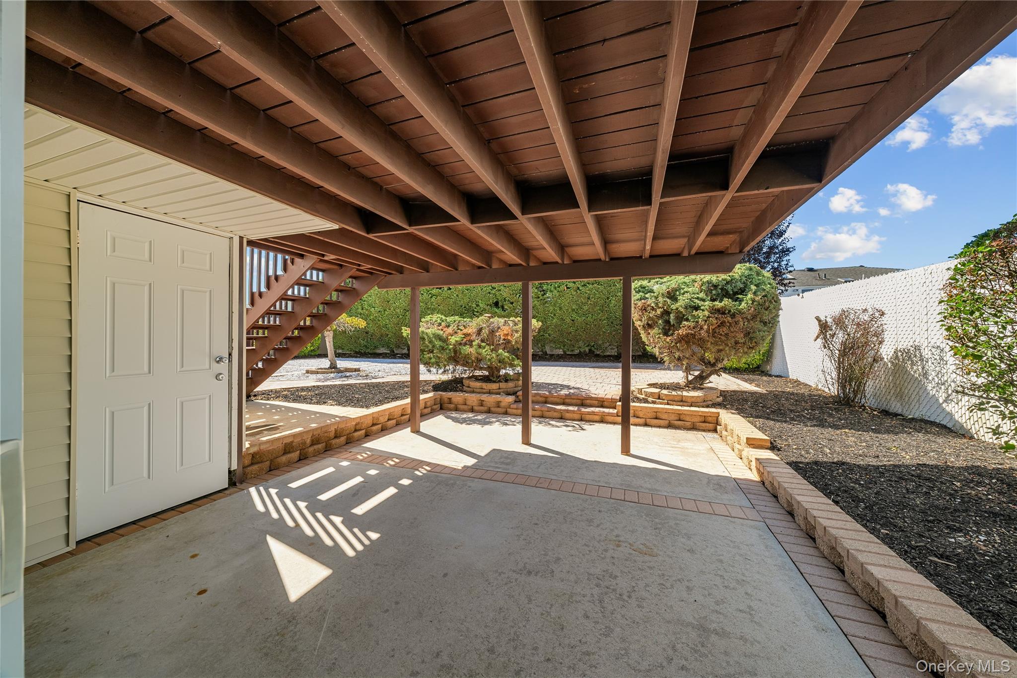 3260 Shore Road — photo 33