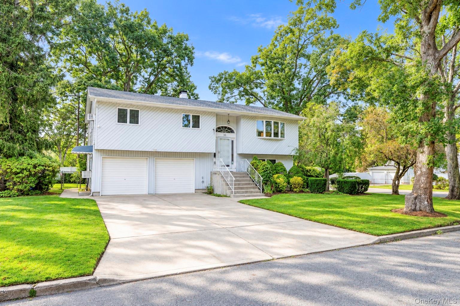 36 Deer Park Boulevard, Deer Park