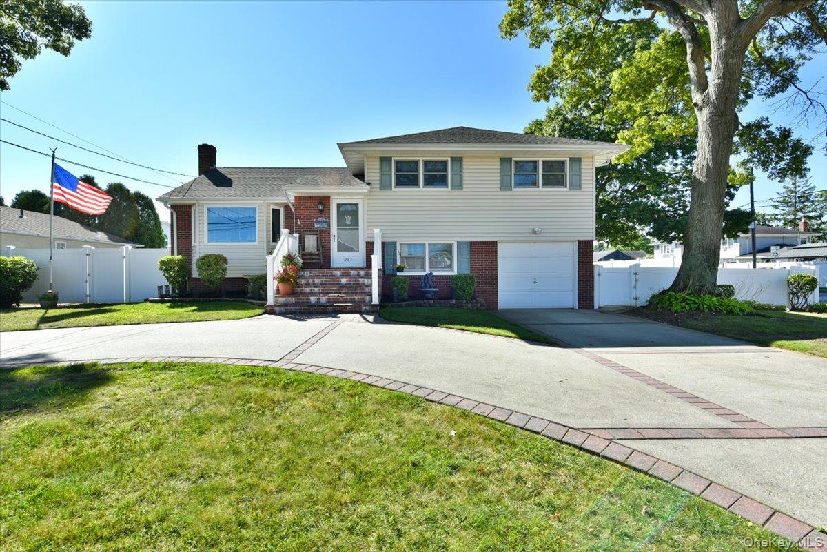 283 Gates Avenue, Lindenhurst
