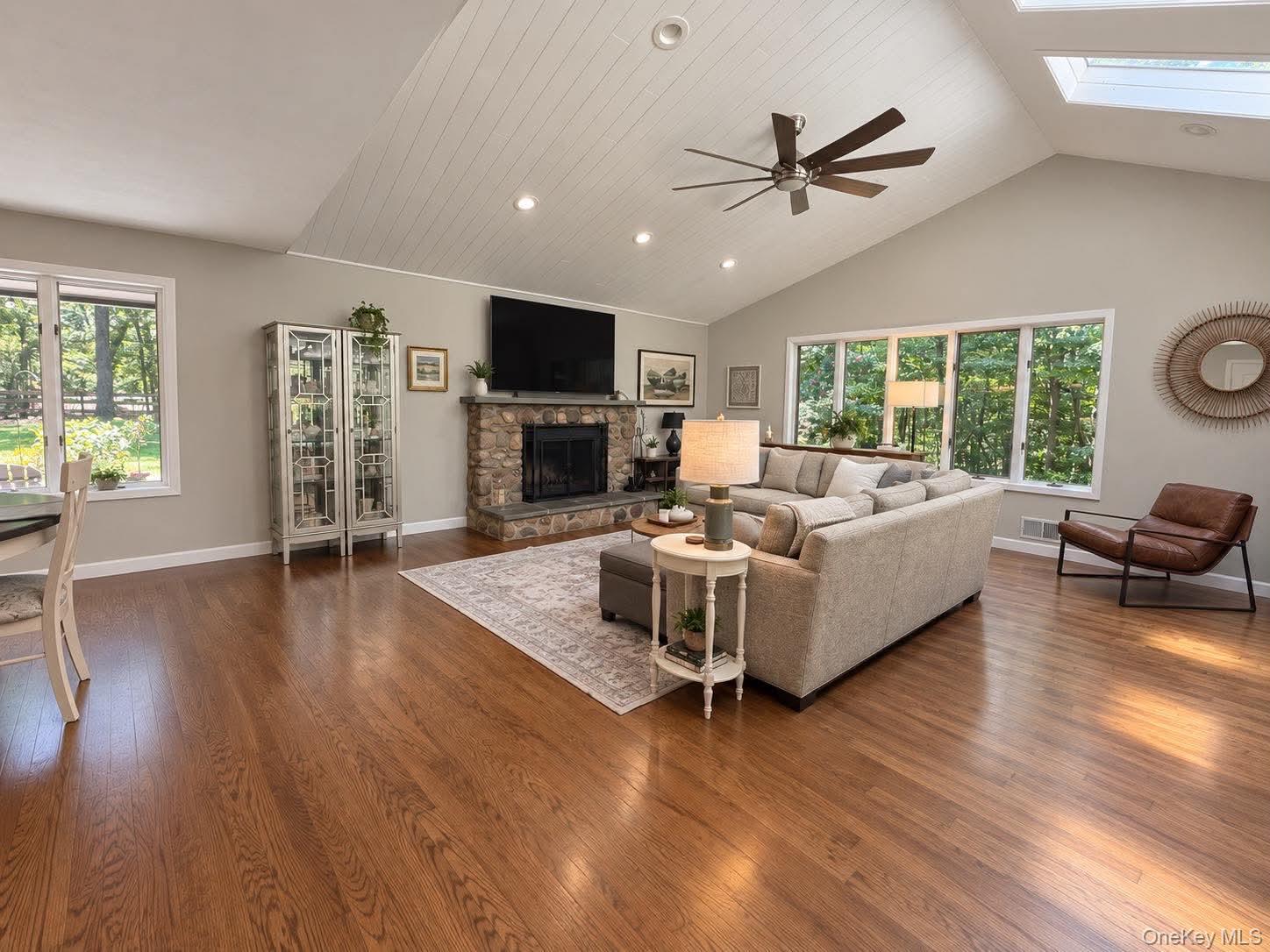 1 Pheasant Lane — photo 2