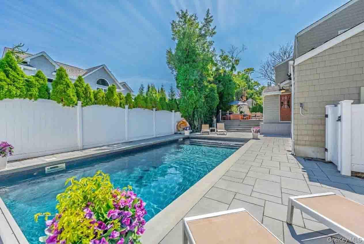 2 Ike Place — photo 29