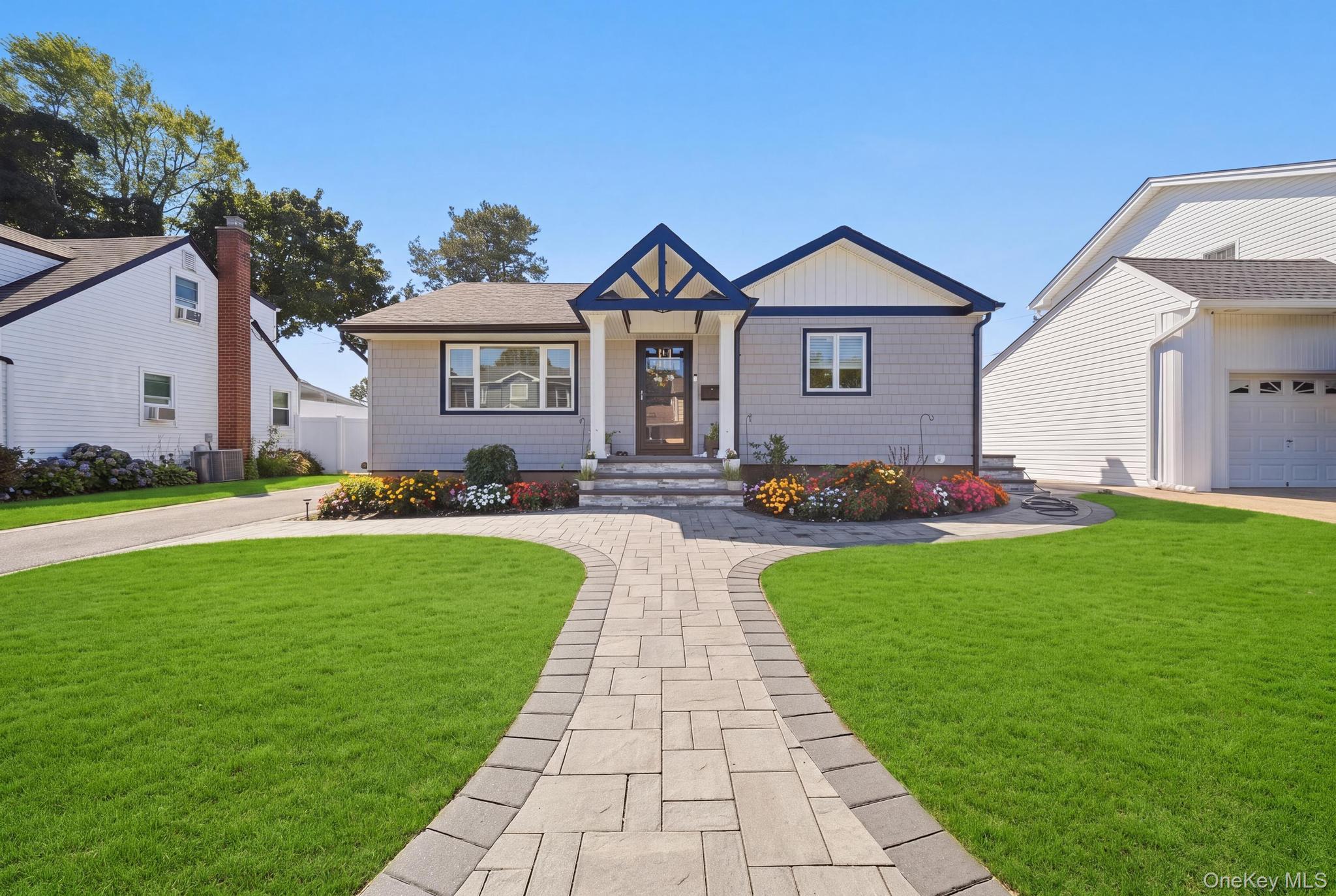 18 Devon Road, Bethpage