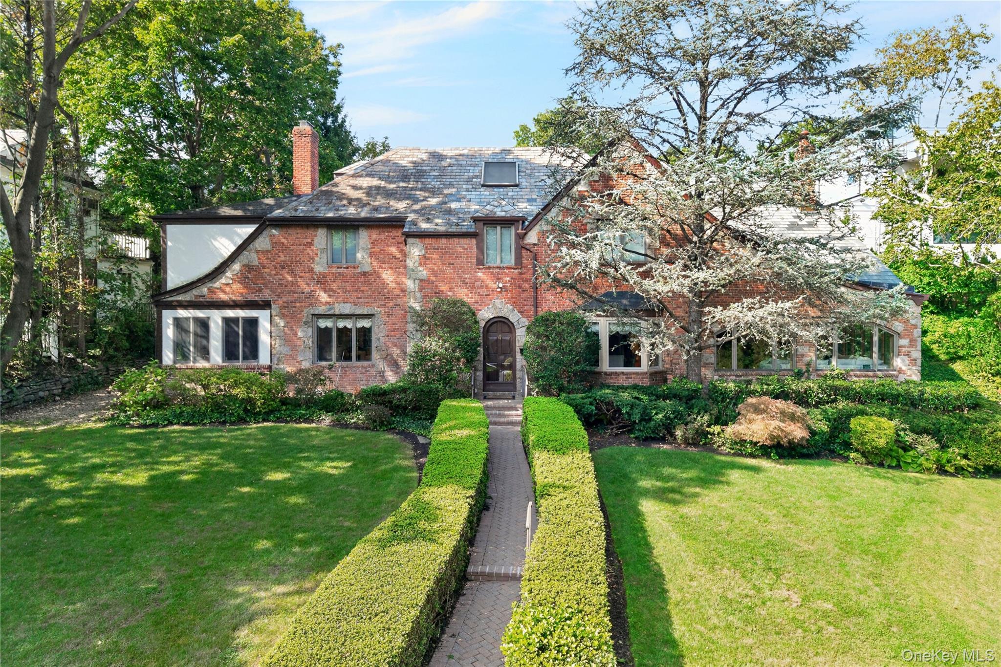 4 Parkwood Drive, Great Neck
