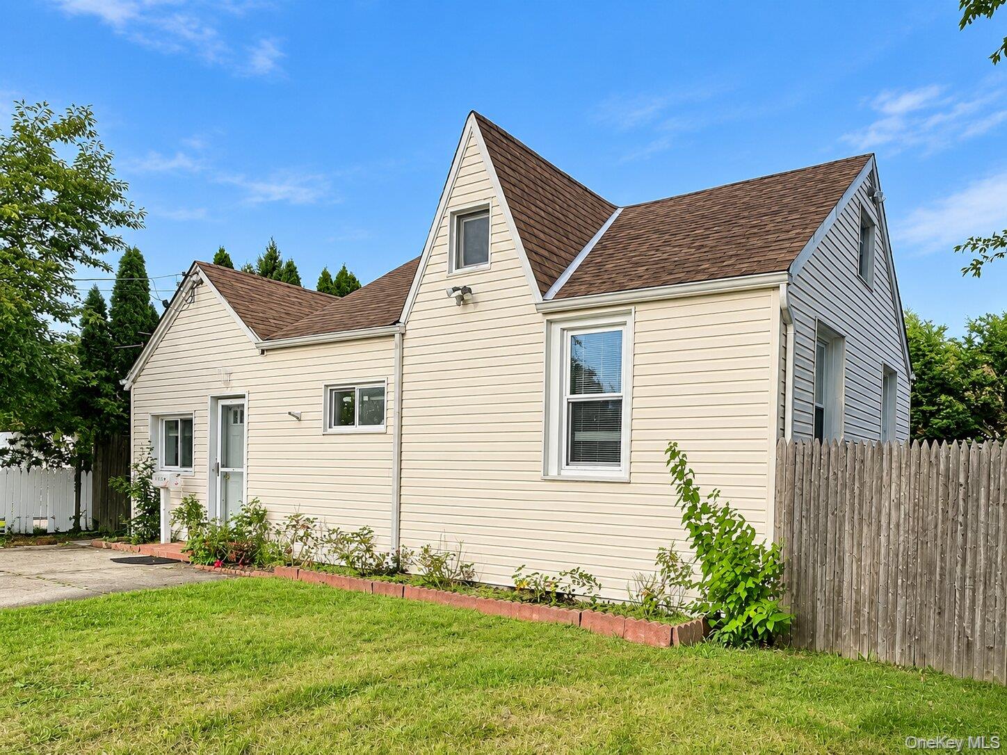 302 McCall Avenue, West Islip
