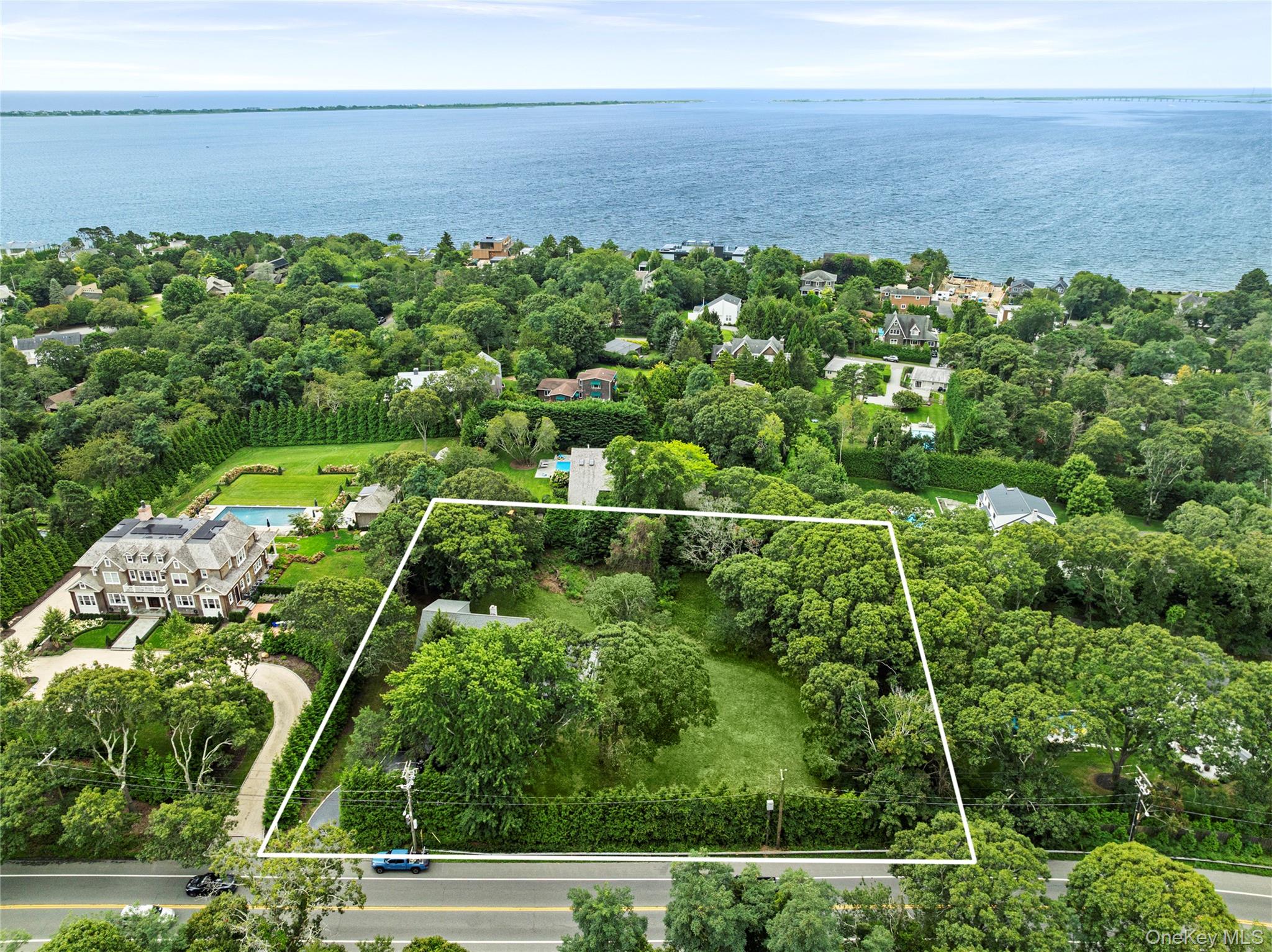422 Montauk Highway, Southampton