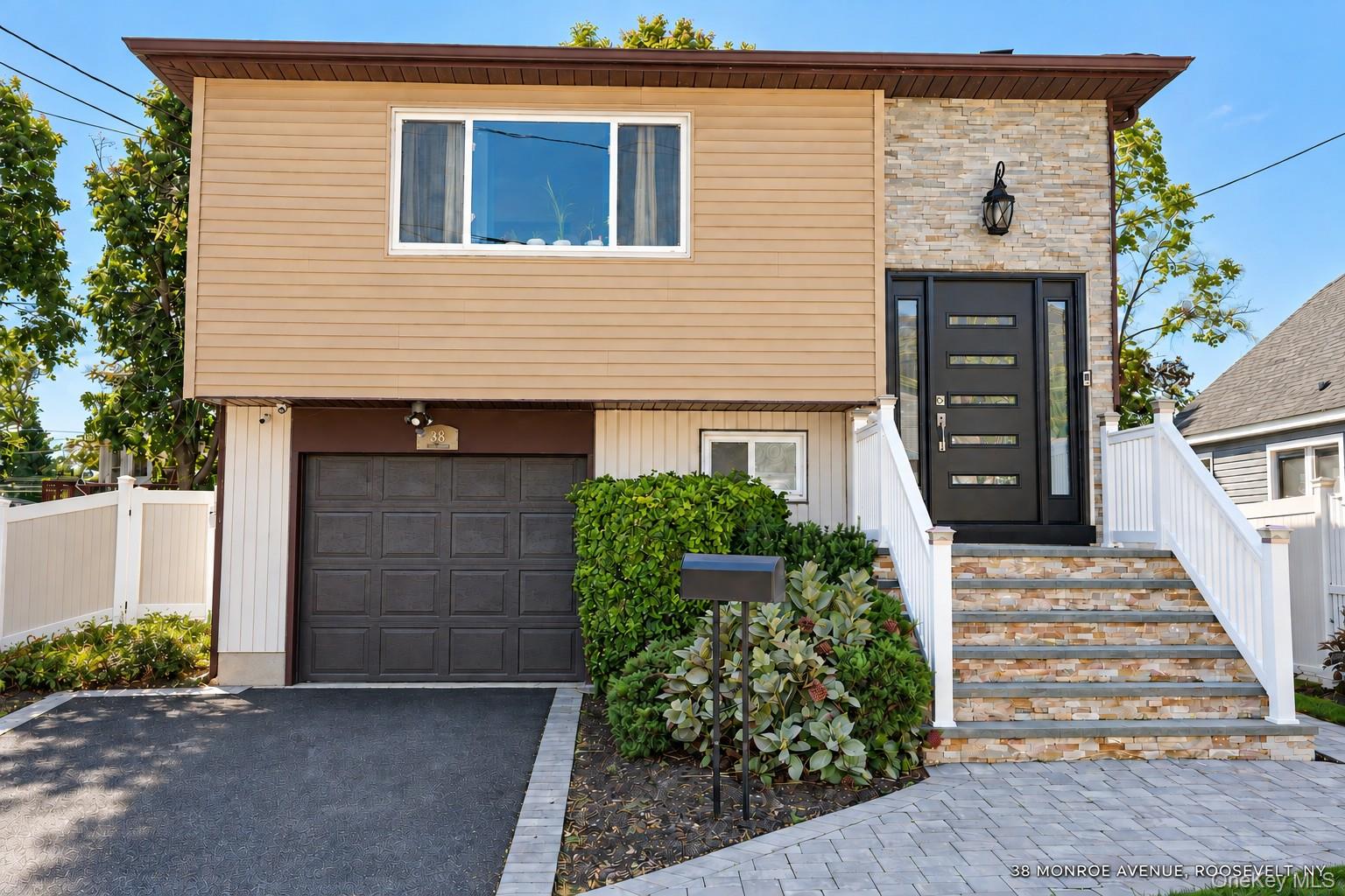 38 Monroe Avenue, Roosevelt