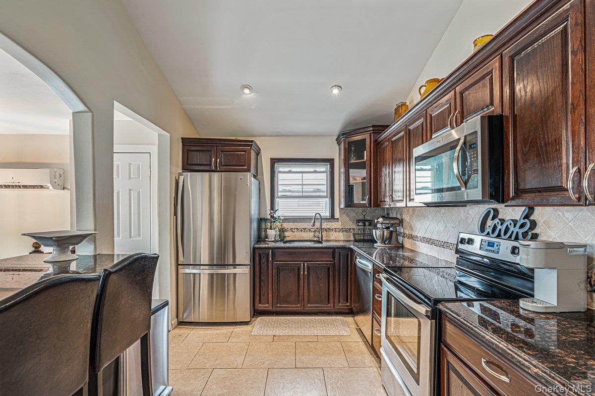 115 Margaretta Avenue — photo 4