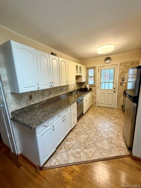 392 Coleridge Street — photo 11