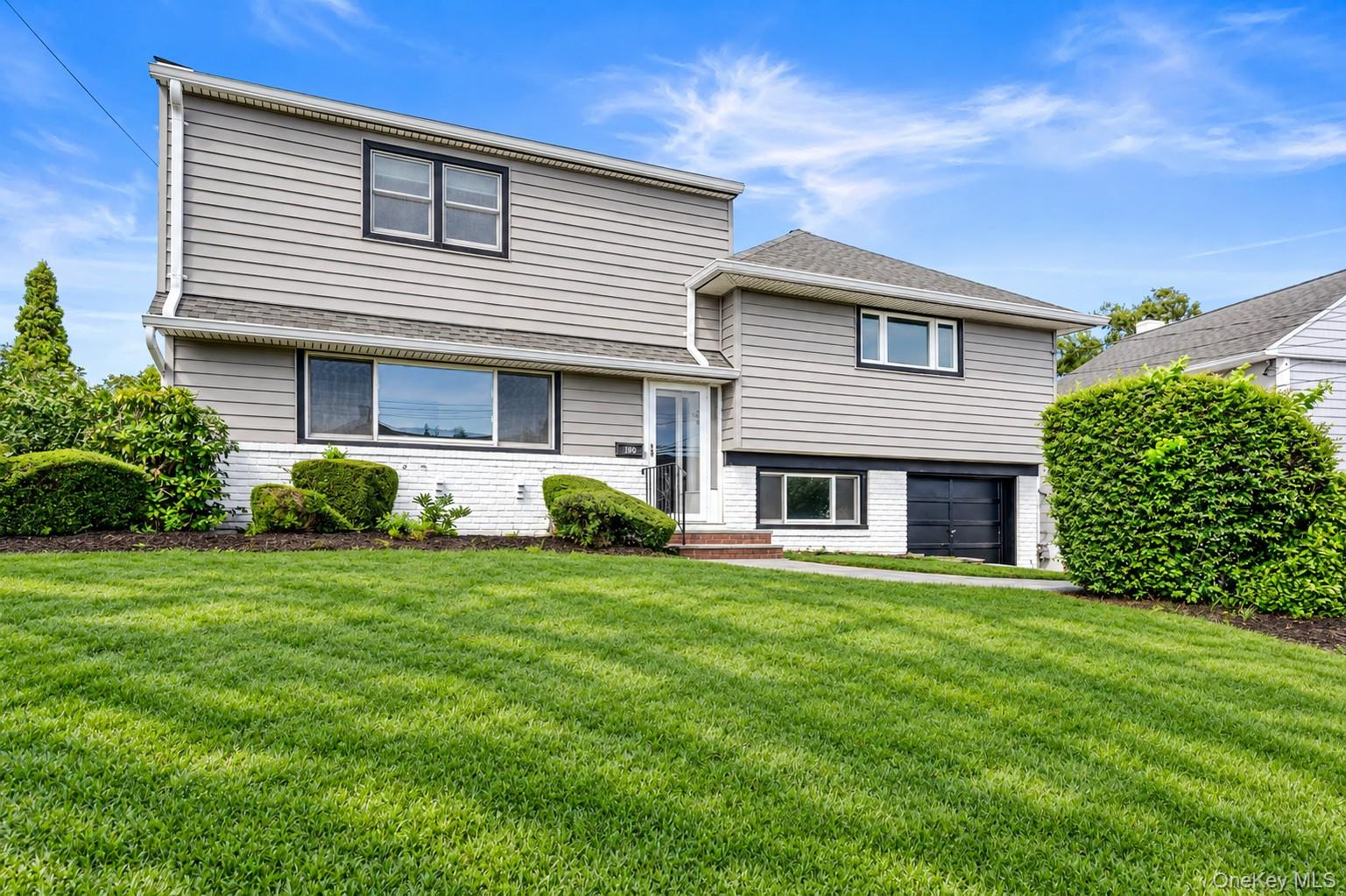 190 Waukena Avenue, Oceanside