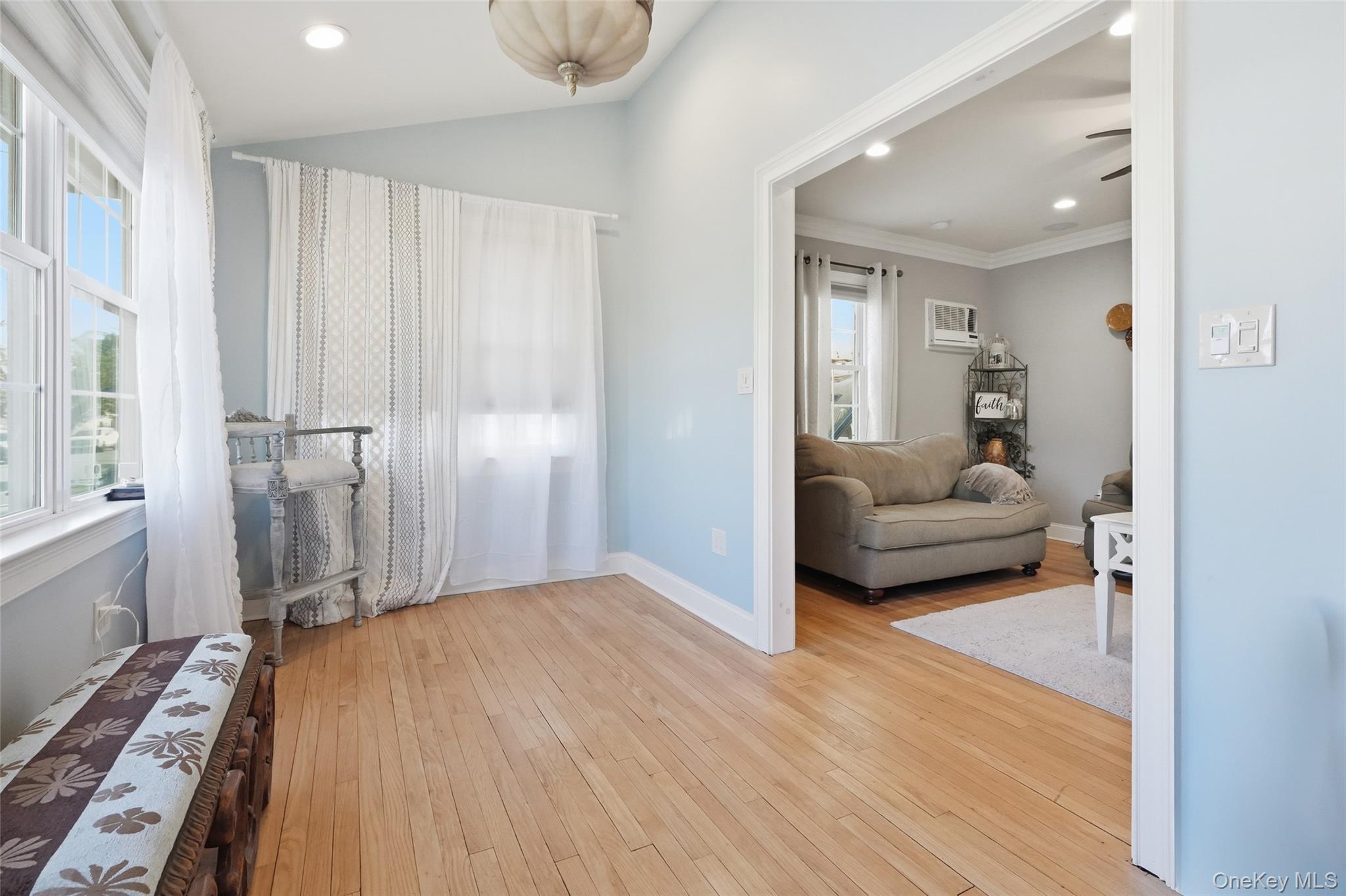2913 Davis Street — photo 2