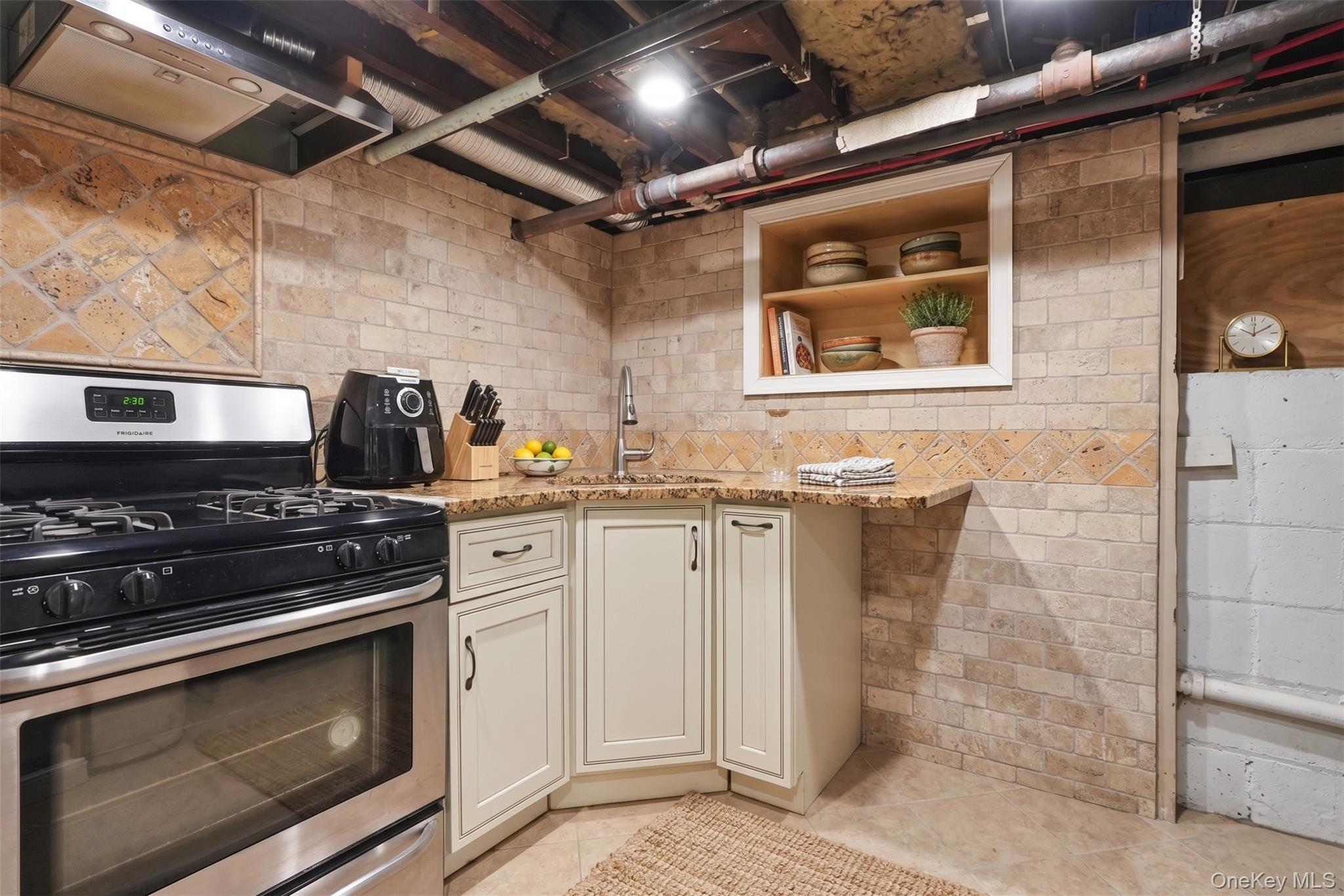 2913 Davis Street — photo 25