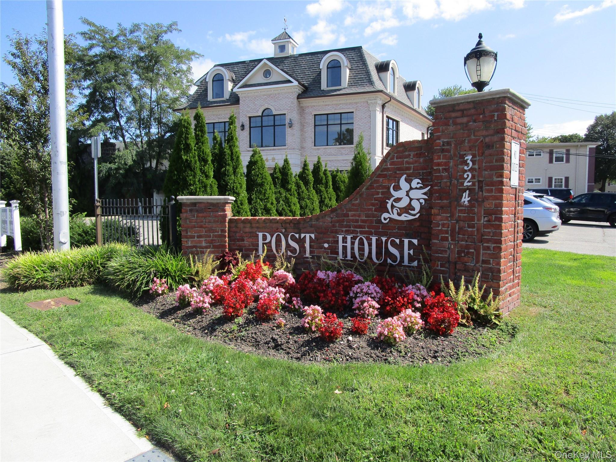324 Post Avenue #11-I, Westbury